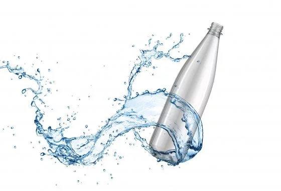 Opracowano innowacyjną plastikową butelkę zwrotną – czy czeka nas opakowaniowa rewolucja?
