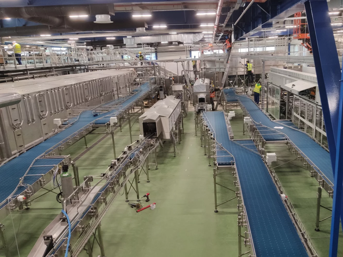 Najnowsza linia puszek zasilana zieloną energią w zakładzie produkującym Pepsi w podwarszawskim Michrowie