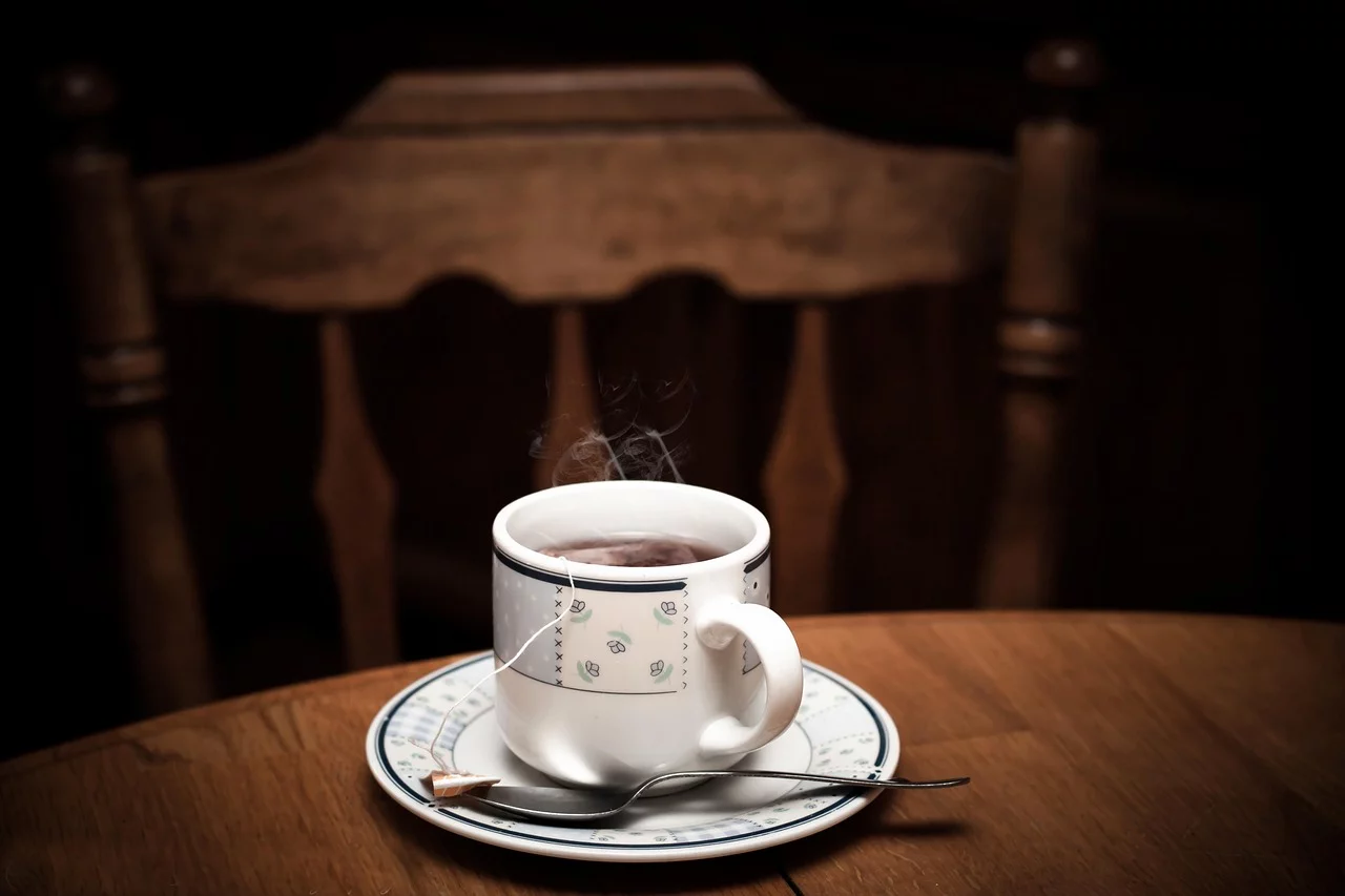 Herbata czarna klasyczna czy aromatyzowana. Czym się różnią i którą wybrać?