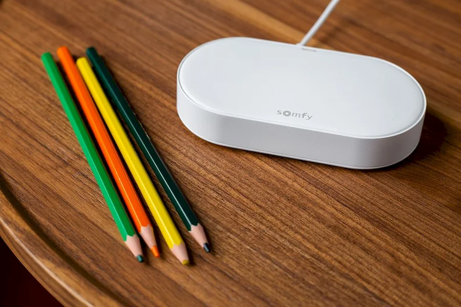Connectivity kit – łatwy i szybki sposób na smart home. Somfy przedstawia nową centralę do sterowania urządzeniami automatyki domowej