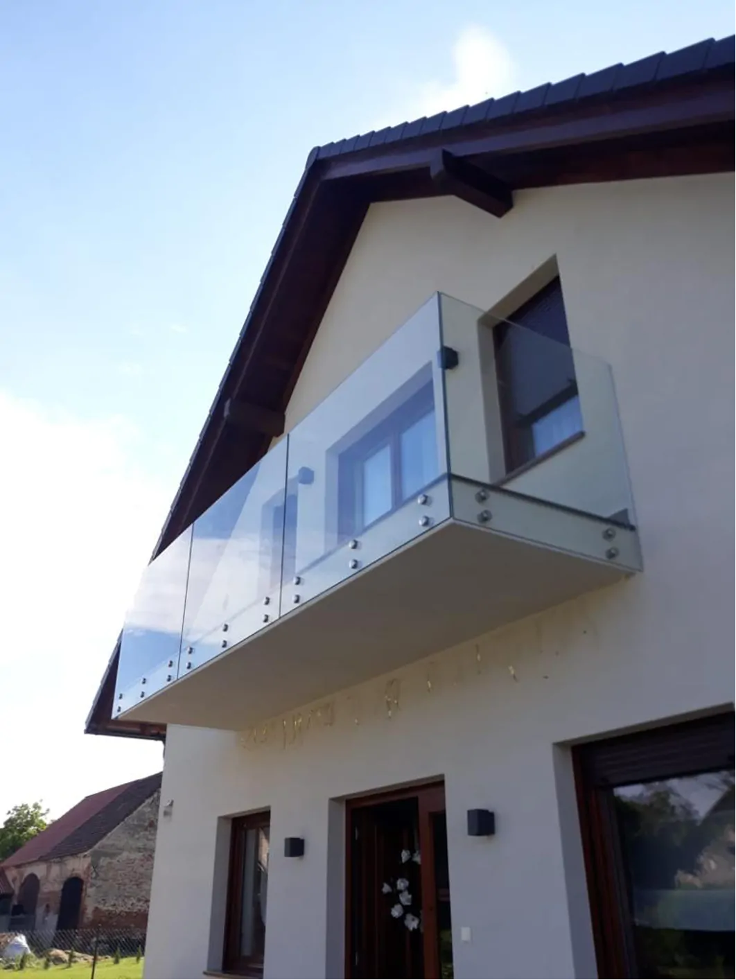 Szklane balustrady – efektowny element każdego domu