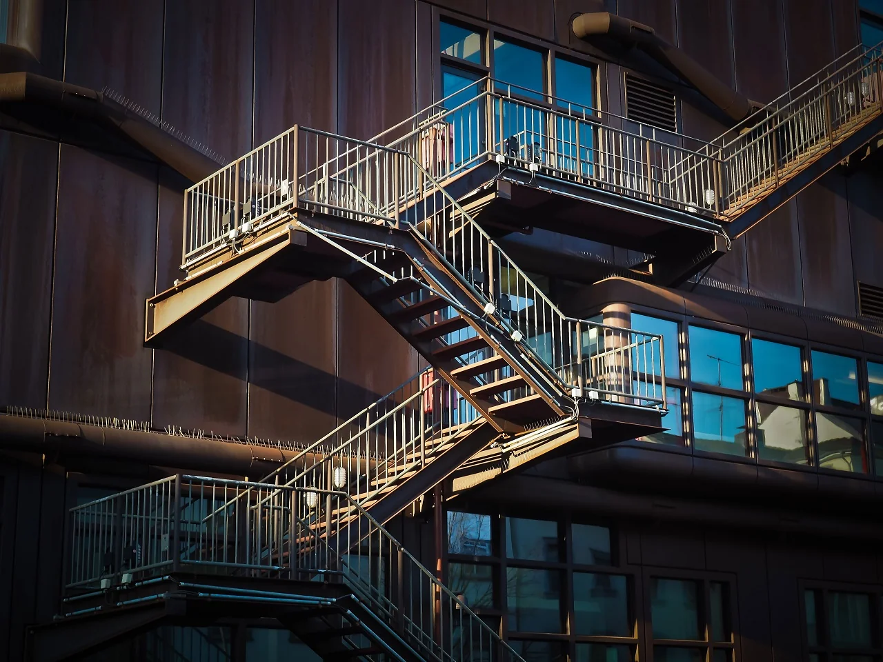 stopnie schodowe, schody metalowe