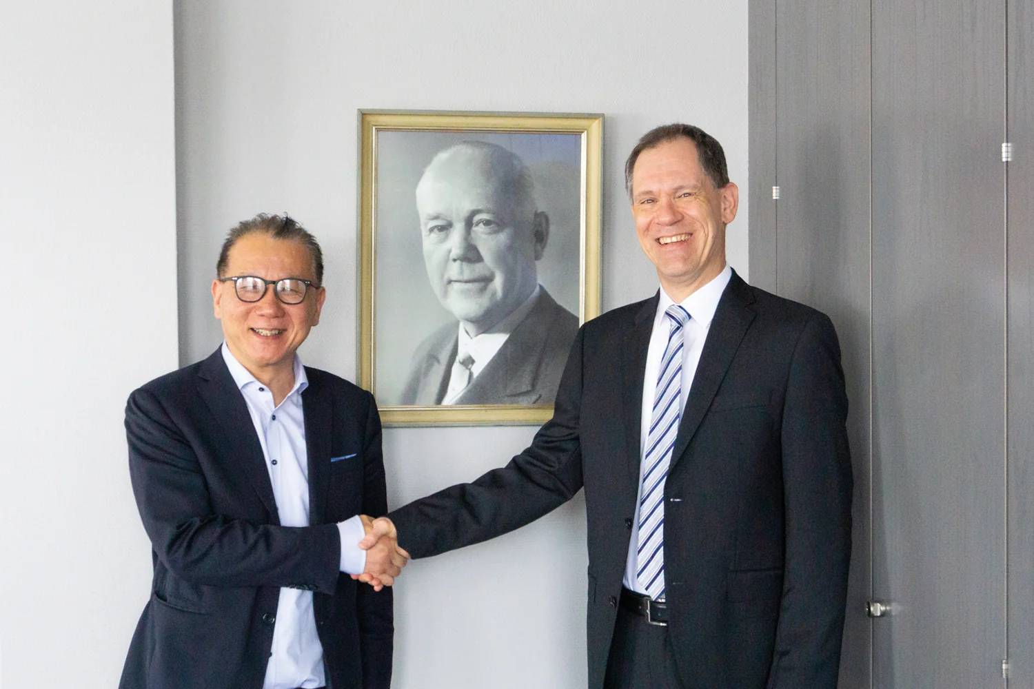 Eric Zhang, Founder & Managing Director of Biofiber Tech Sweden AB, and Volker Scheel, Managing Director of K.D. Feddersen Holding GmbH, are looking forward to the future cooperation.
