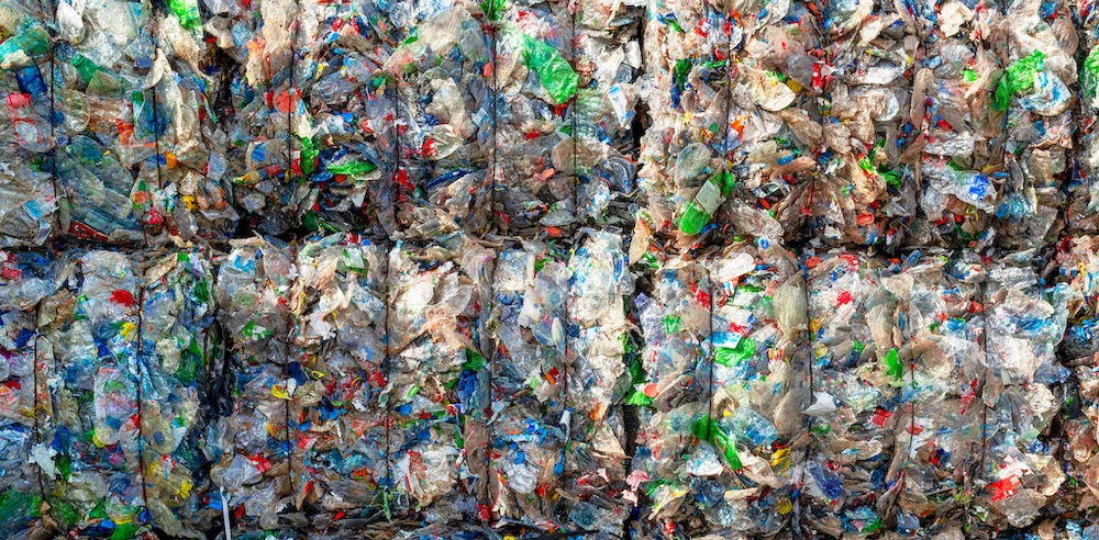 Polacy coraz przychylniej patrzą na plastik – wyniki badań