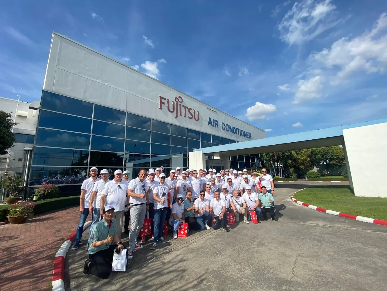 Zespół sprzedaży Grupy Klima-Therm z wizytą w fabryce FUJITSU w Tajlandii