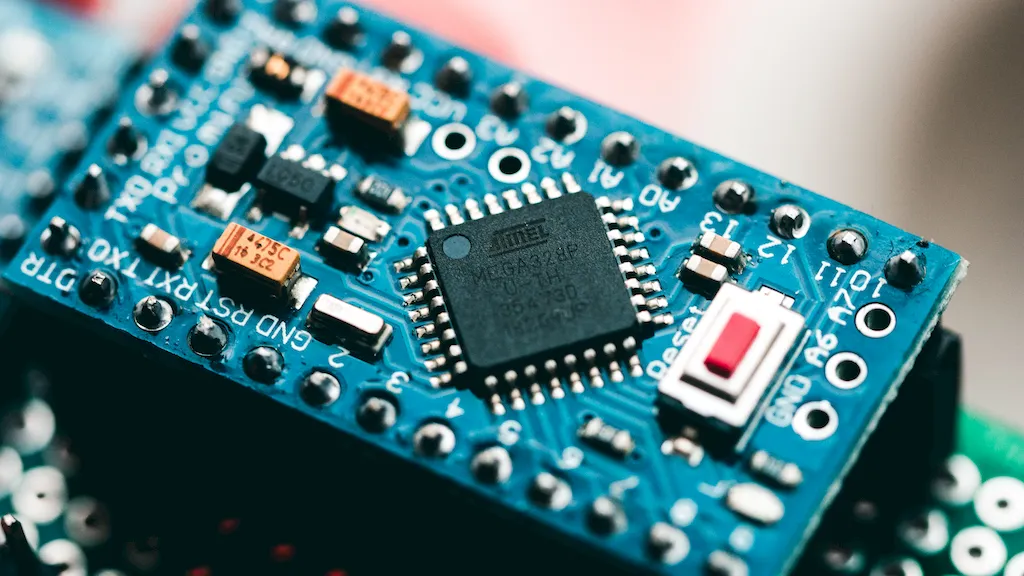 Co wyróżnia mikrokontrolery STM i jak znaleźć najlepsze?