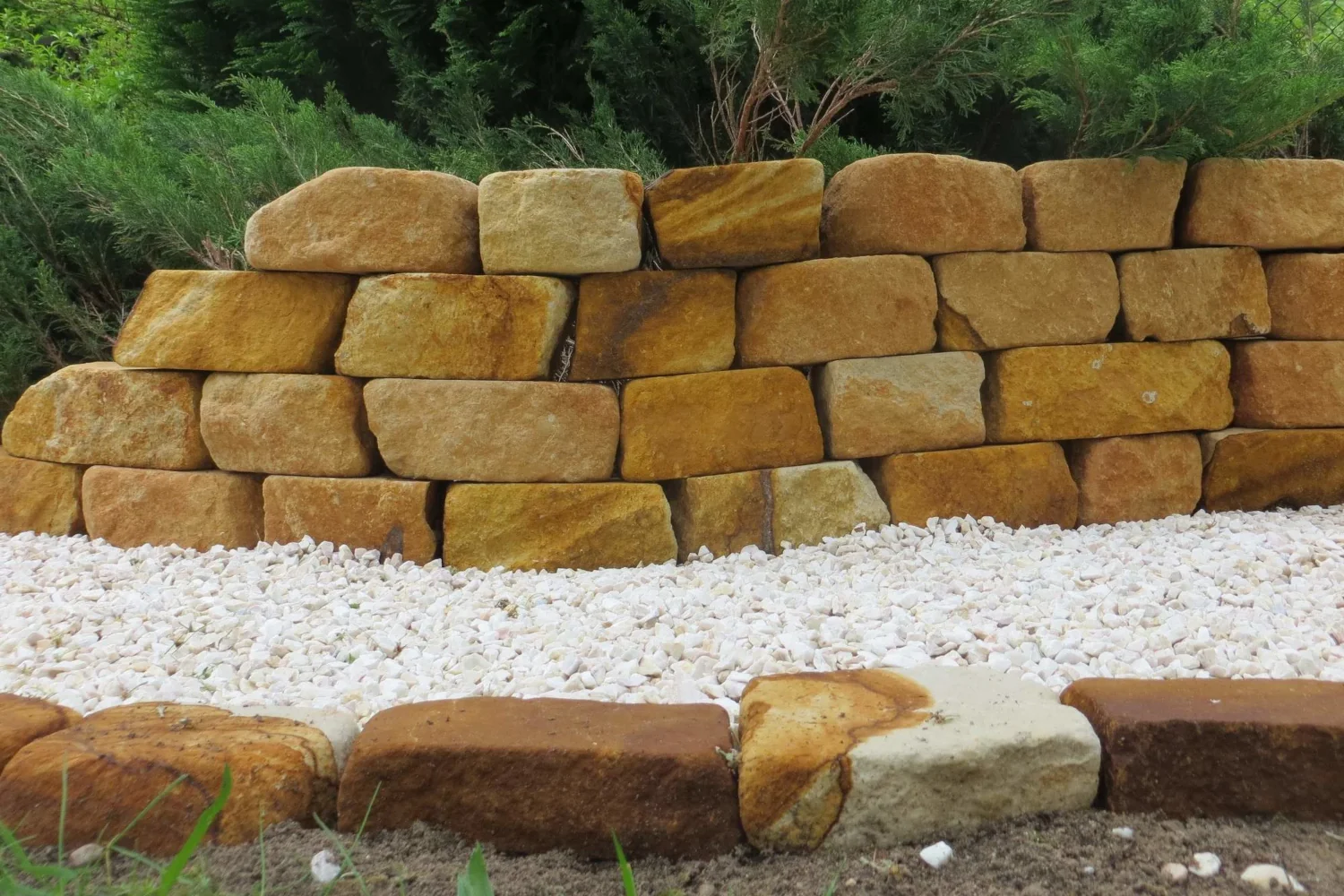 kamień naturalny na skarpy ogrodowe