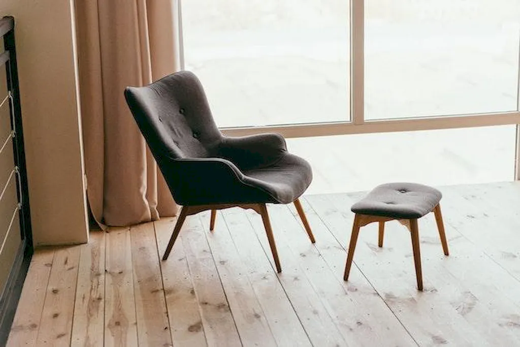Krzesła – elegancja i wygoda w jednym: odkryj najnowsze trendy z krzesłami tapicerowanymi