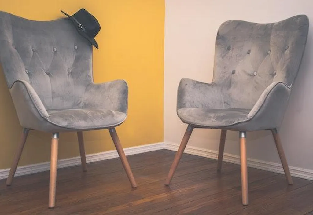 Krzesła – elegancja i wygoda w jednym: odkryj najnowsze trendy z krzesłami tapicerowanymi