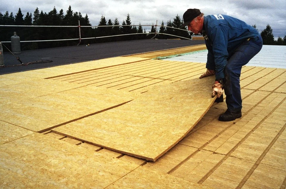izolacja dachu z panelami fotowoltaicznymi