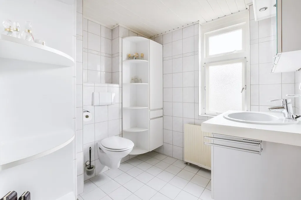 Kiedy powinniśmy postawić na półki łazienkowe narożne?