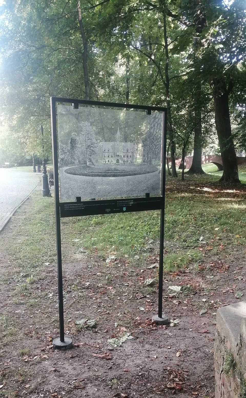 Nowe tablice Szklanego spaceru w Tarnobrzegu, Fot. Pilkington