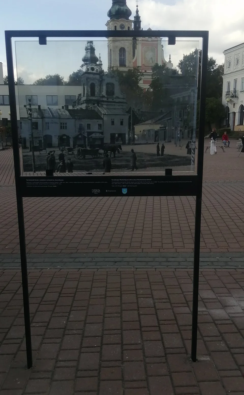 Nowe tablice Szklanego spaceru w Tarnobrzegu, Fot. Pilkington