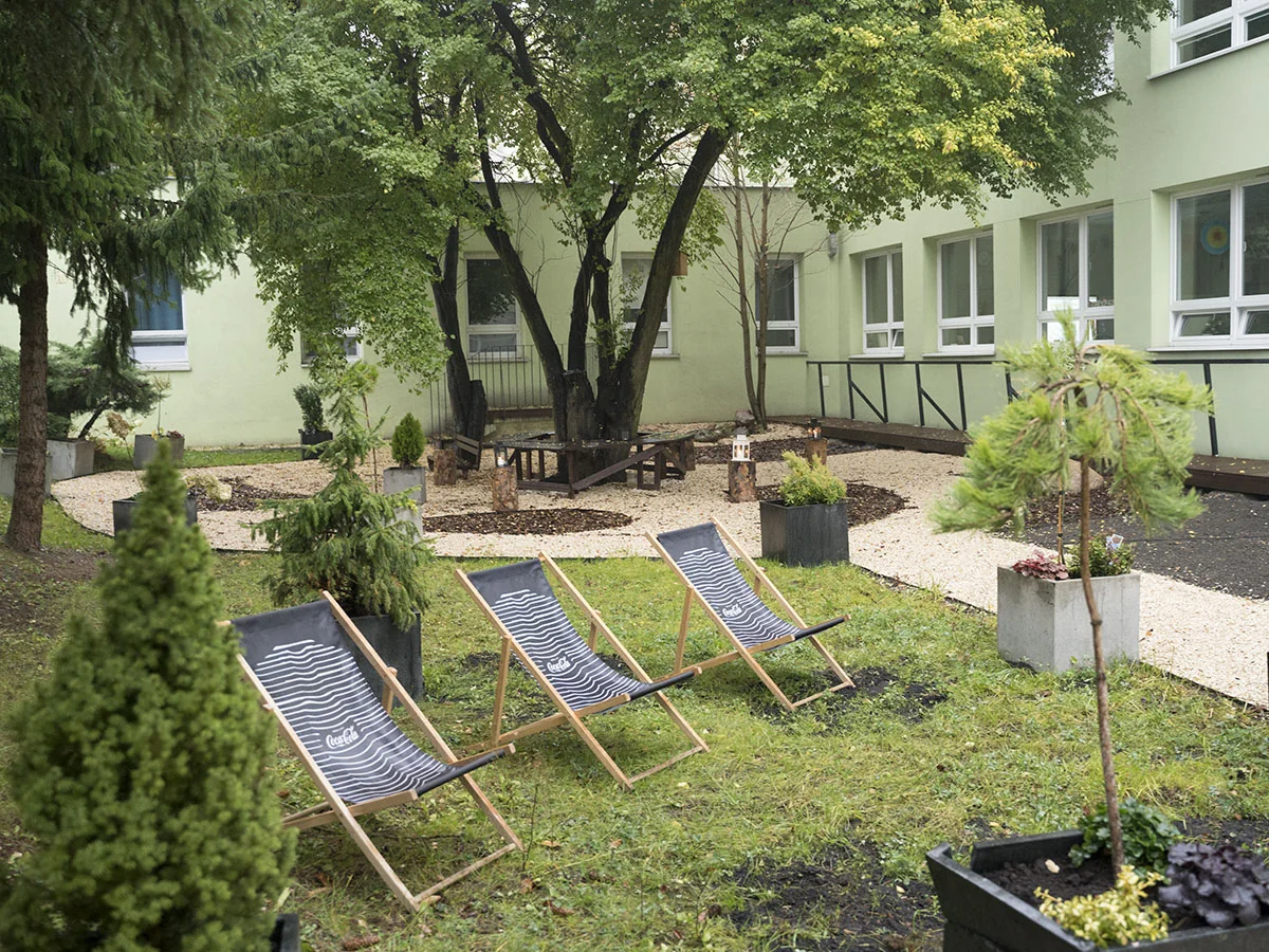 Zielone patio w Zespole Szkół Ogólnokształcących Nr 1 na Widzewie