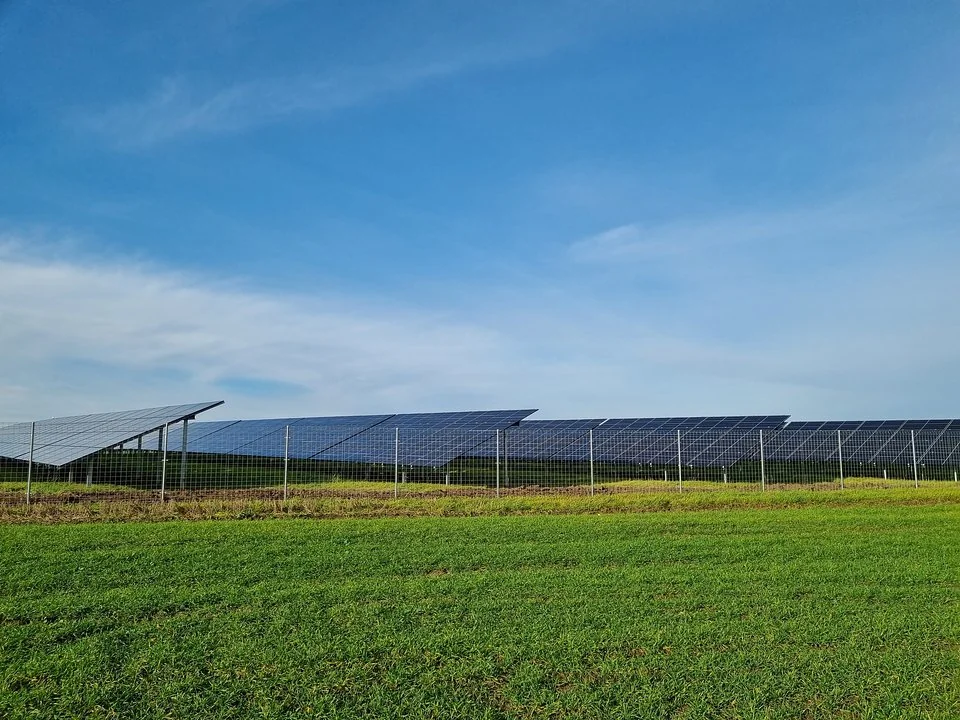 Energia z farm solarnych popłynęła do Warsaw UNIT