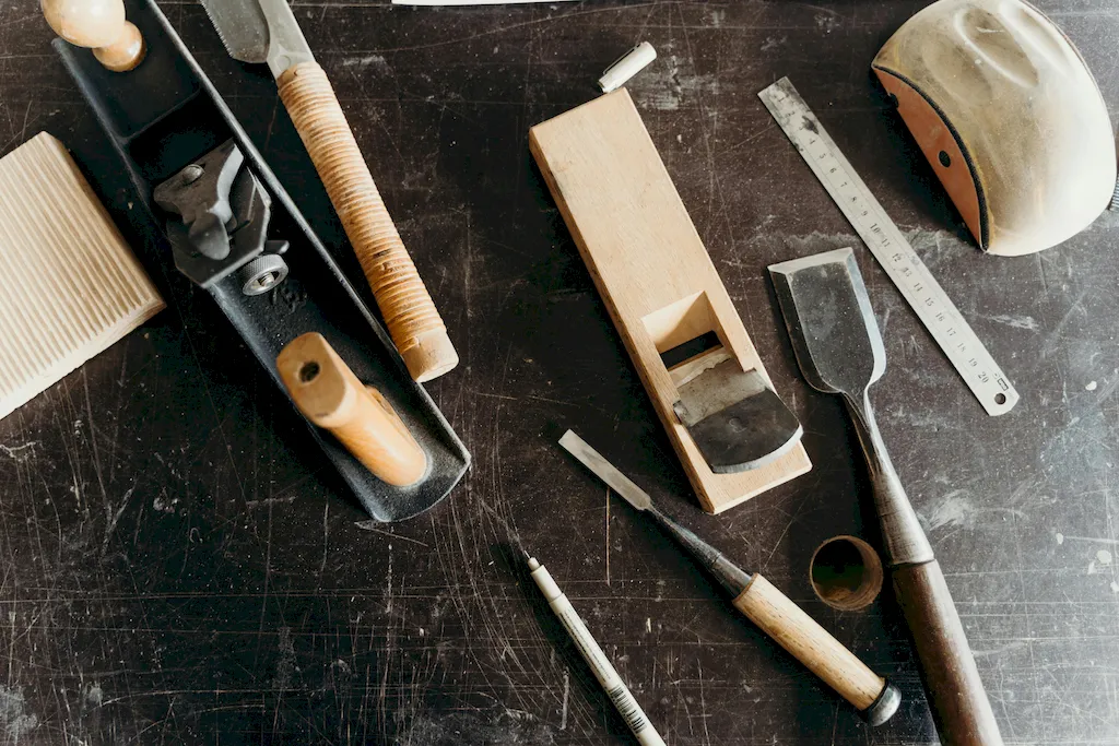 Dowiedz się, w jakie narzędzia warto wyposażyć warsztat stolarski!