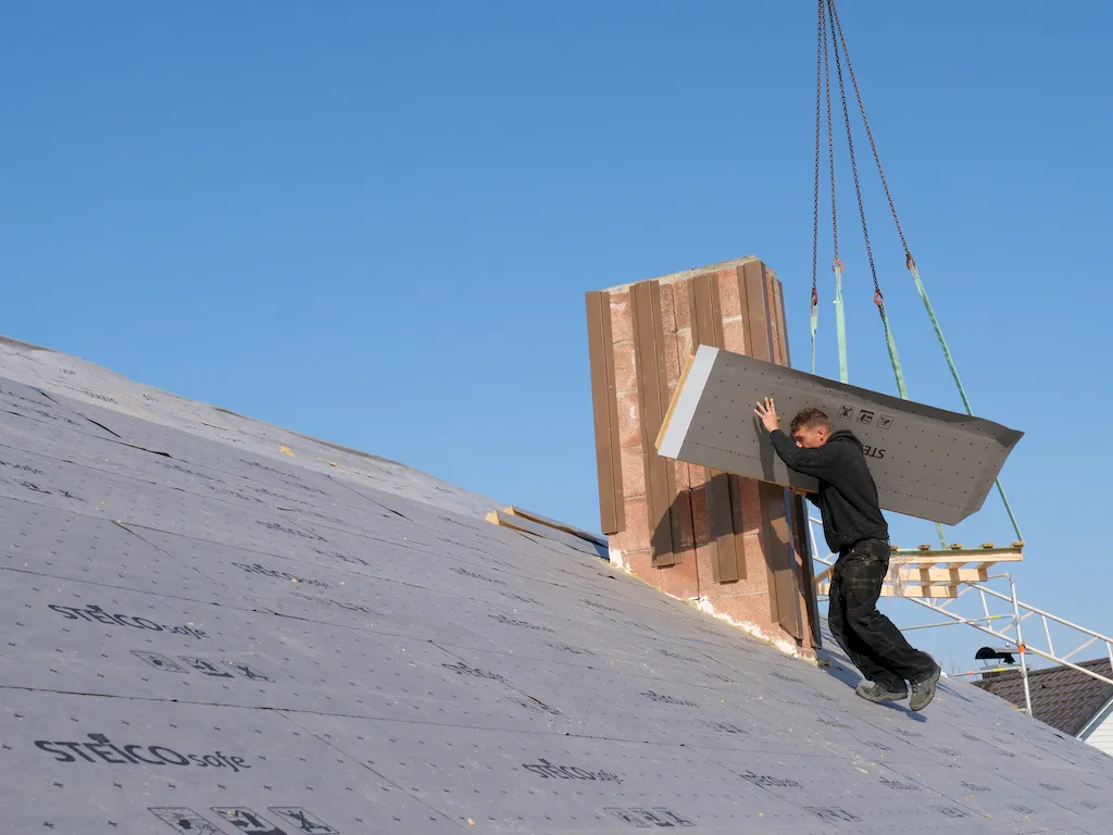 Praktycznie i  ekonomicznie: płyty dachowe ze zintegrowaną wiatroizolacją