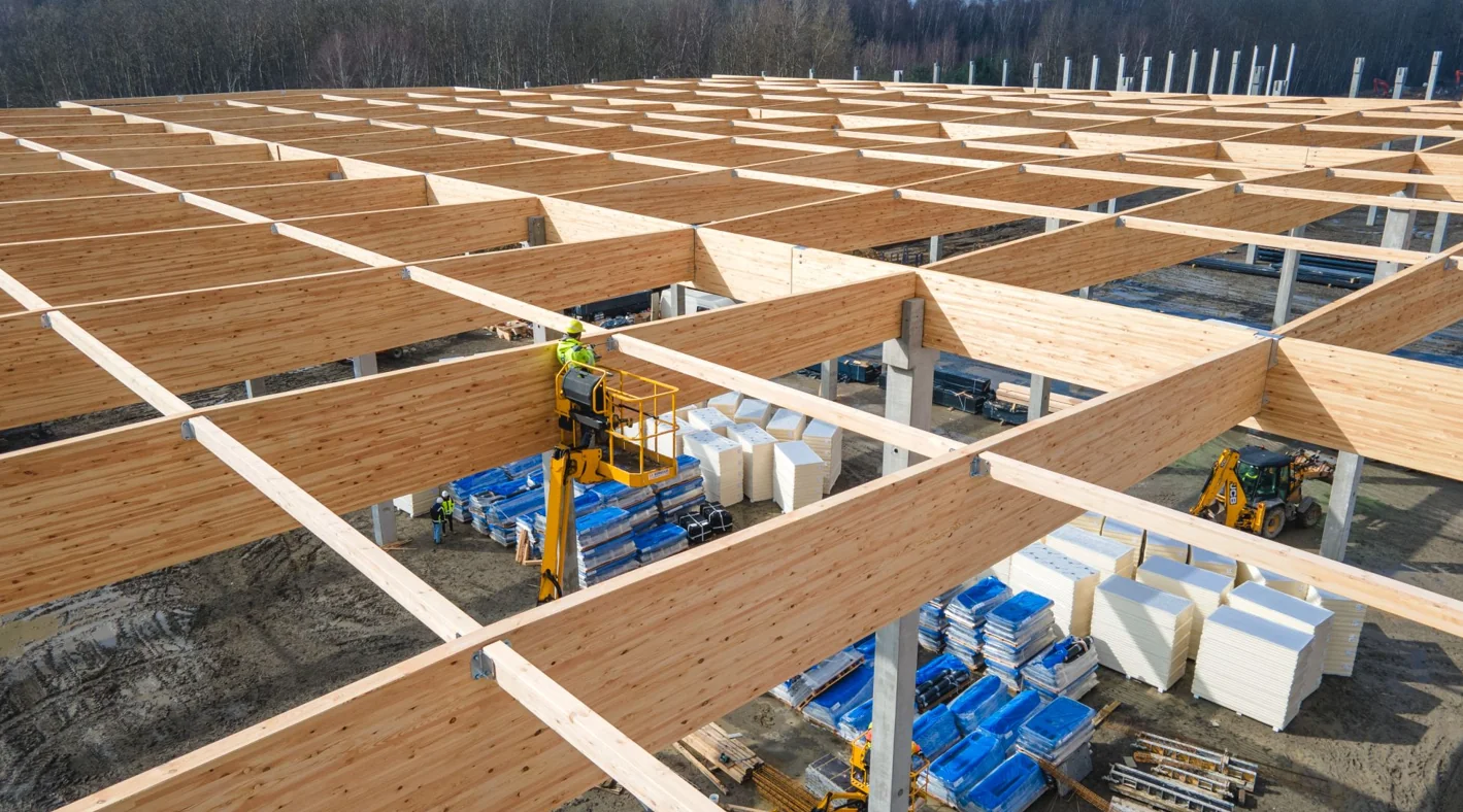 Pod Warszawą powstaje największy w Polsce budynek logistyczny z drewnianą konstrukcją dachu